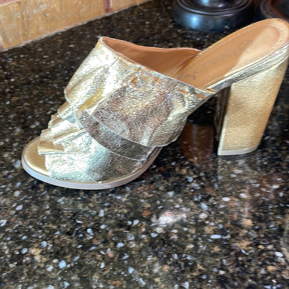 Gold Mule Shoe